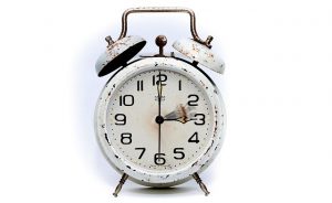 reloj despertador para marcar un horario de trabajo en la agencia seo para lacreación de enlaces para tu negocio